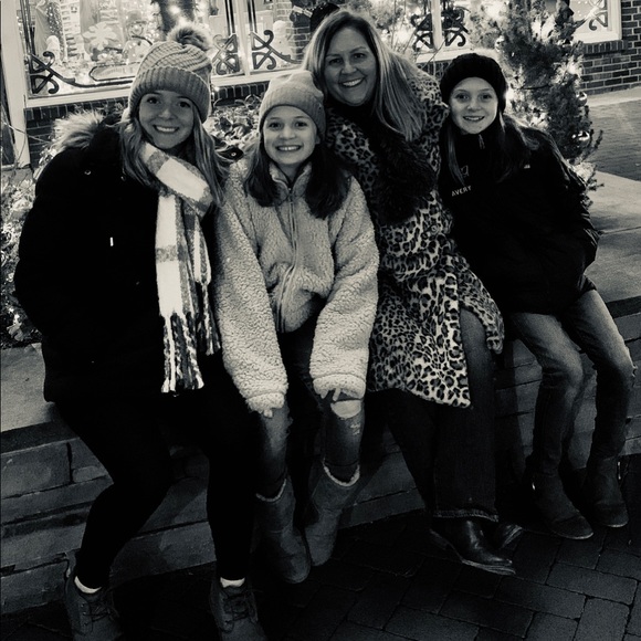 💗Meet Your POSHER!👗👙👚👖👠🥿👢👡 - Picture 1 of 7